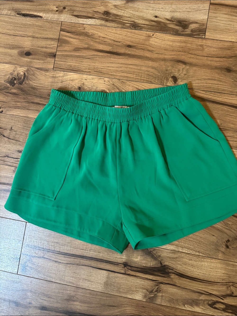 Joy Joy Women’s Green Elastic Waist Pull-On Shorts size M
